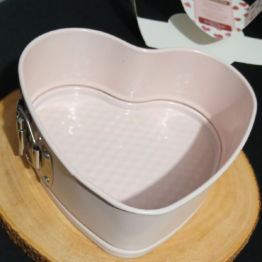 Heart-Shaped Springform Cake Pan Set - Red and Pink (THE BAKE SHOP) NWT